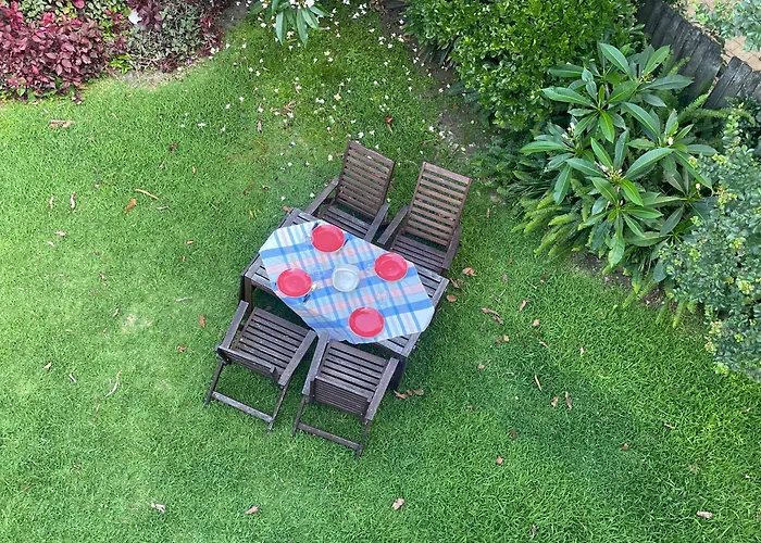 Stylish, Sunny & Spacious 2 Bedroom Apartment, Mosman