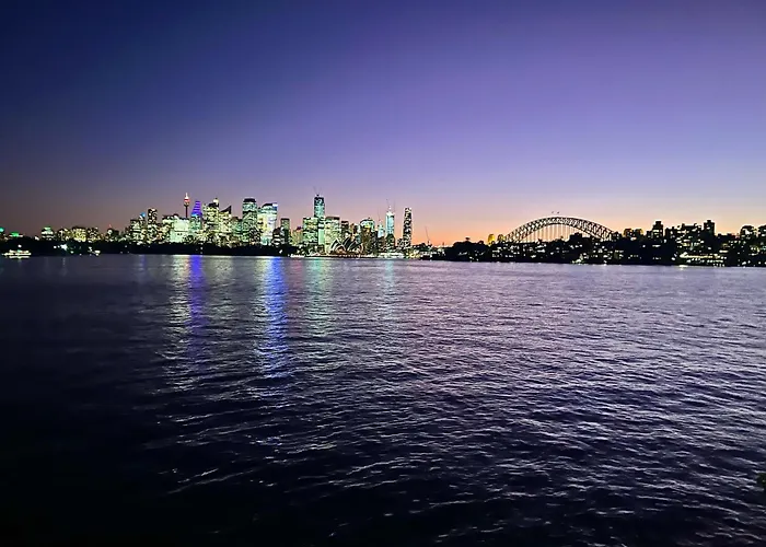 Stylish, Sunny & Spacious 2 Bedroom Apartment, Mosman